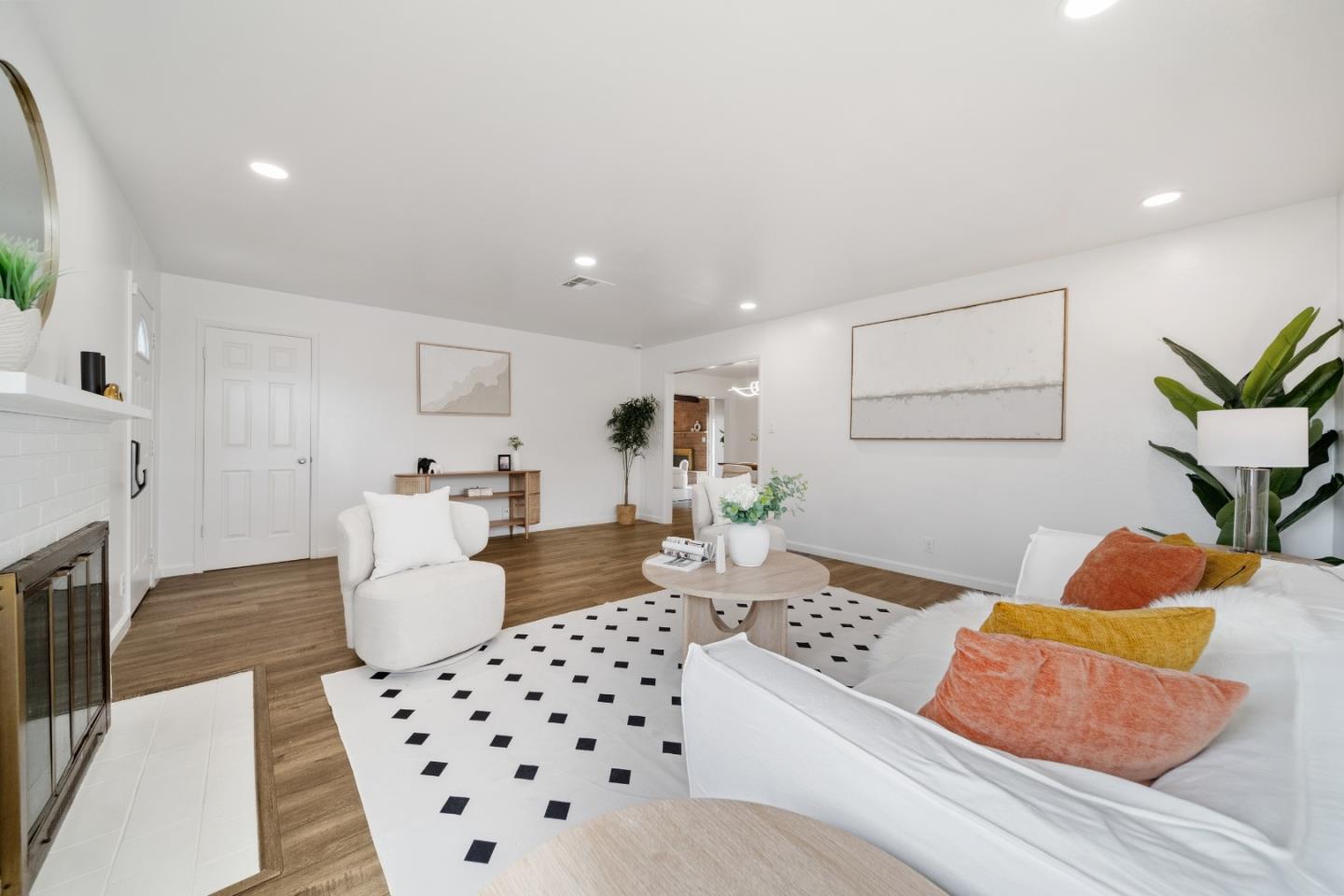 Detail Gallery Image 3 of 44 For 202 E Hemlock Ave, Sunnyvale,  CA 94085 - 3 Beds | 2 Baths