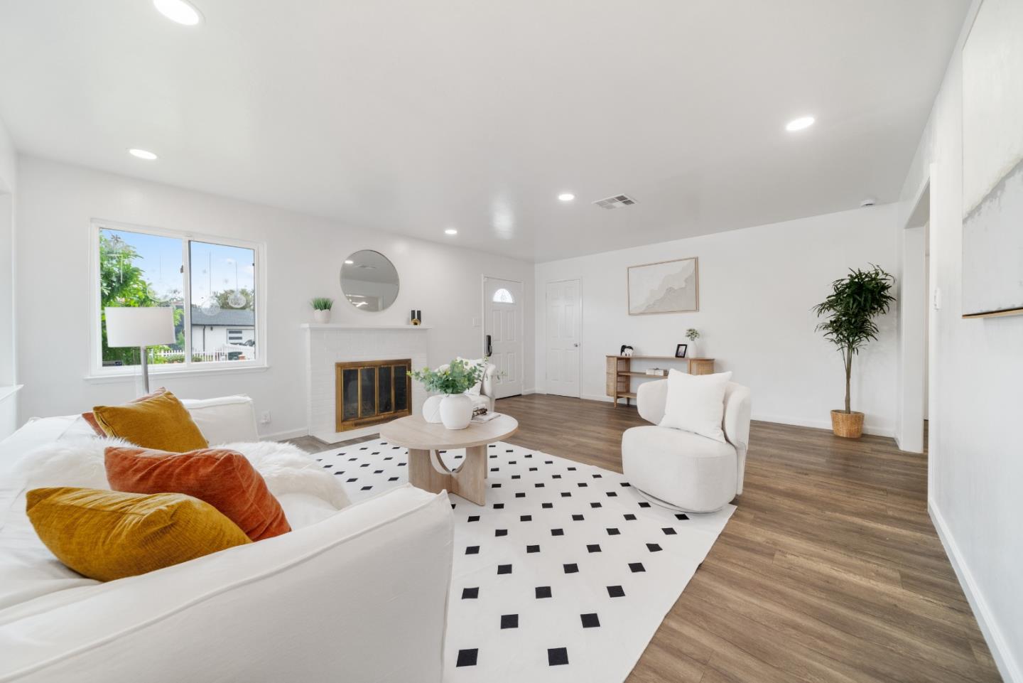 Detail Gallery Image 5 of 44 For 202 E Hemlock Ave, Sunnyvale,  CA 94085 - 3 Beds | 2 Baths