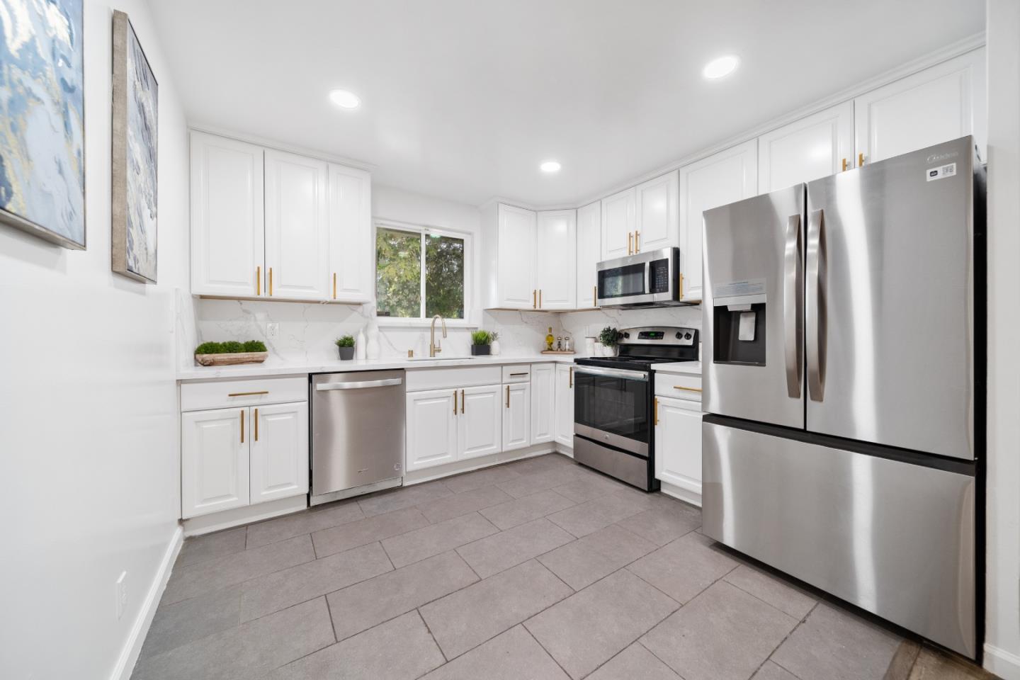 Detail Gallery Image 6 of 44 For 202 E Hemlock Ave, Sunnyvale,  CA 94085 - 3 Beds | 2 Baths
