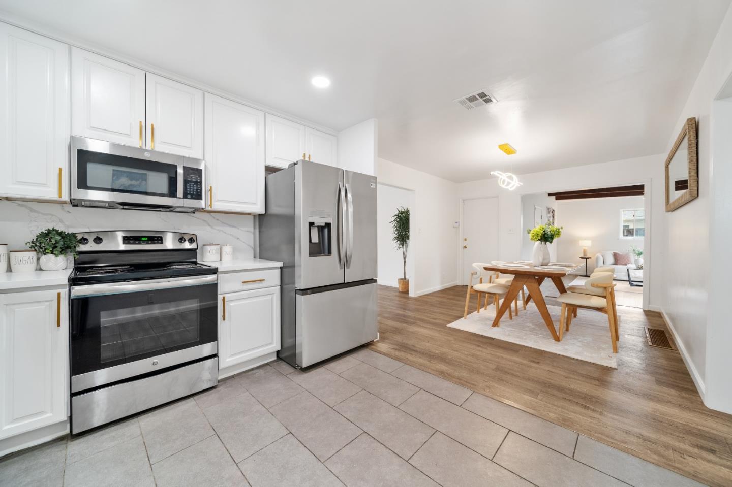 Detail Gallery Image 7 of 44 For 202 E Hemlock Ave, Sunnyvale,  CA 94085 - 3 Beds | 2 Baths