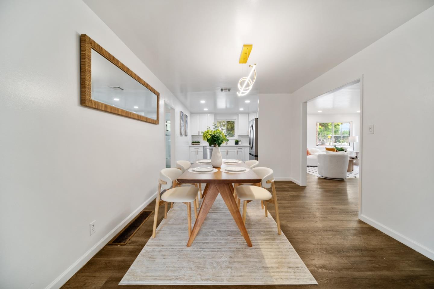 Detail Gallery Image 9 of 44 For 202 E Hemlock Ave, Sunnyvale,  CA 94085 - 3 Beds | 2 Baths