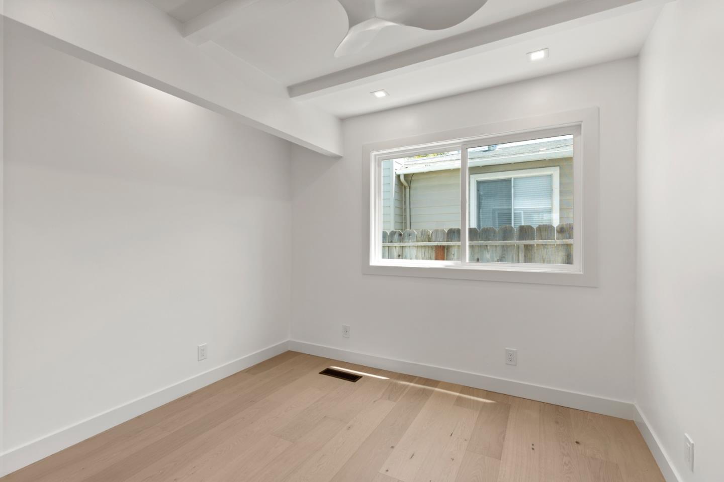 Detail Gallery Image 10 of 27 For 717 Bay Ave, Capitola,  CA 95010 - 3 Beds | 2 Baths