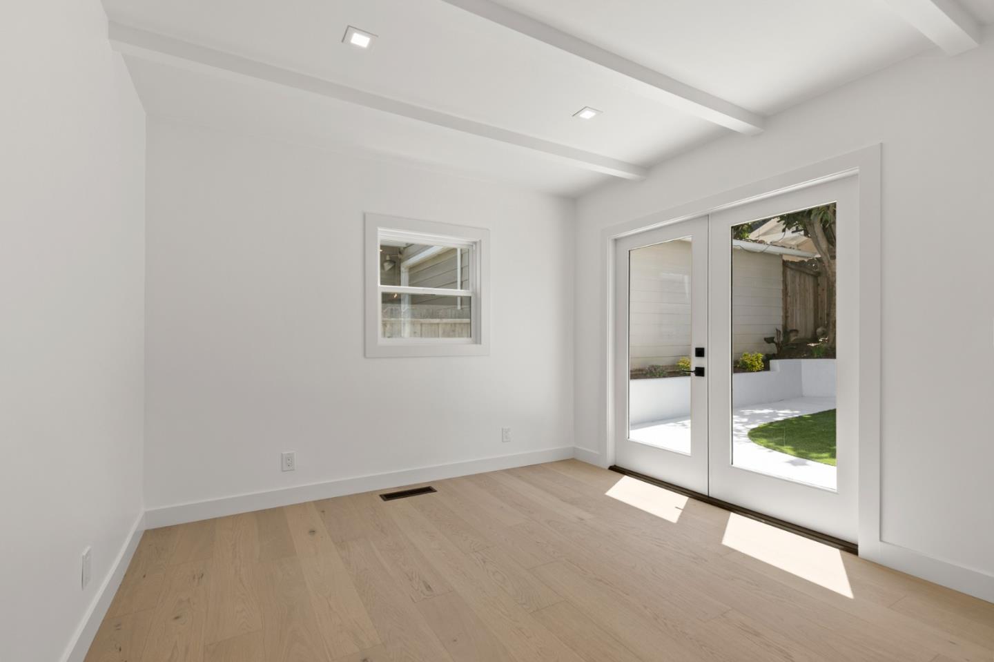 Detail Gallery Image 12 of 27 For 717 Bay Ave, Capitola,  CA 95010 - 3 Beds | 2 Baths