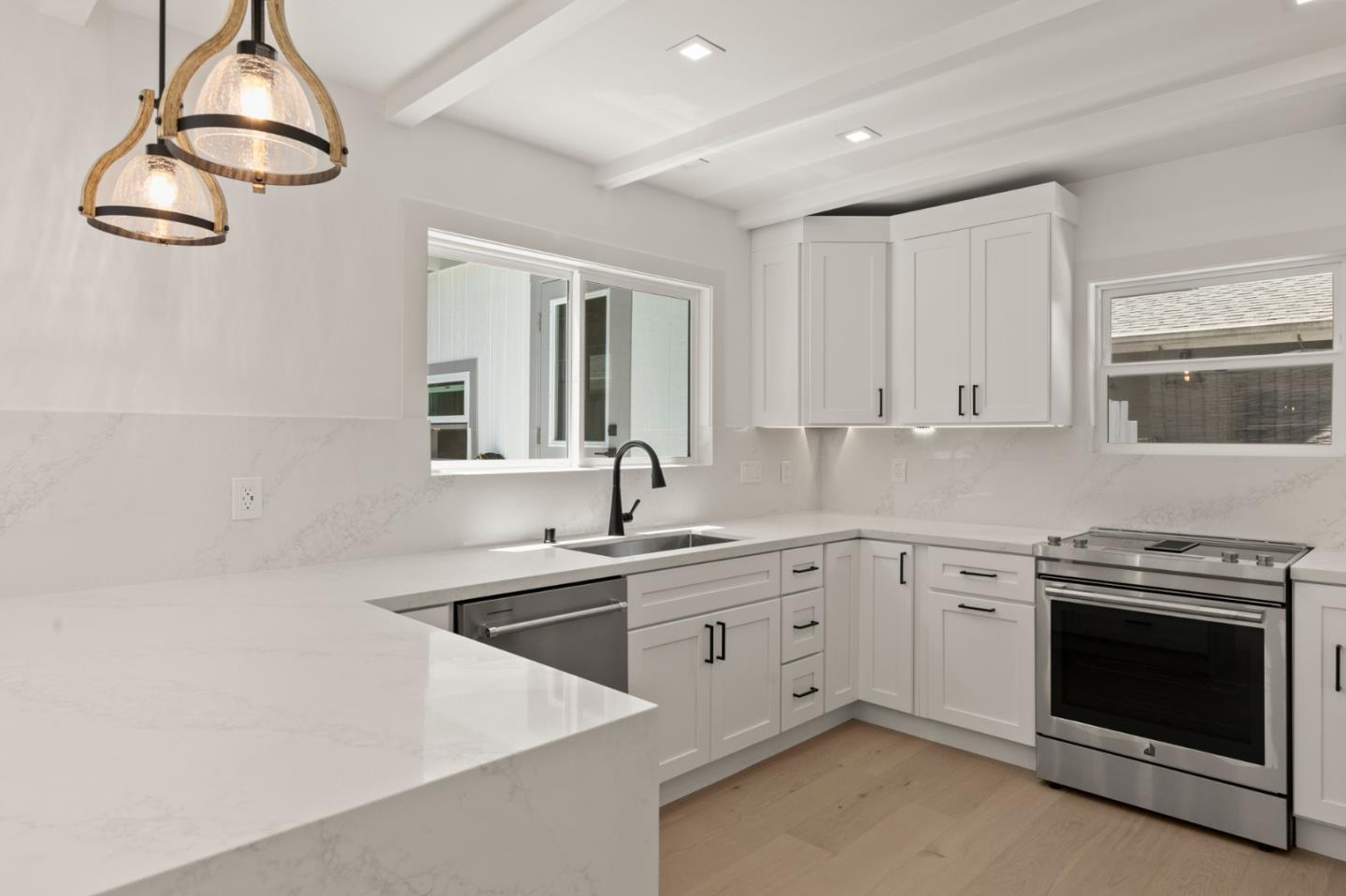 Detail Gallery Image 14 of 27 For 717 Bay Ave, Capitola,  CA 95010 - 3 Beds | 2 Baths