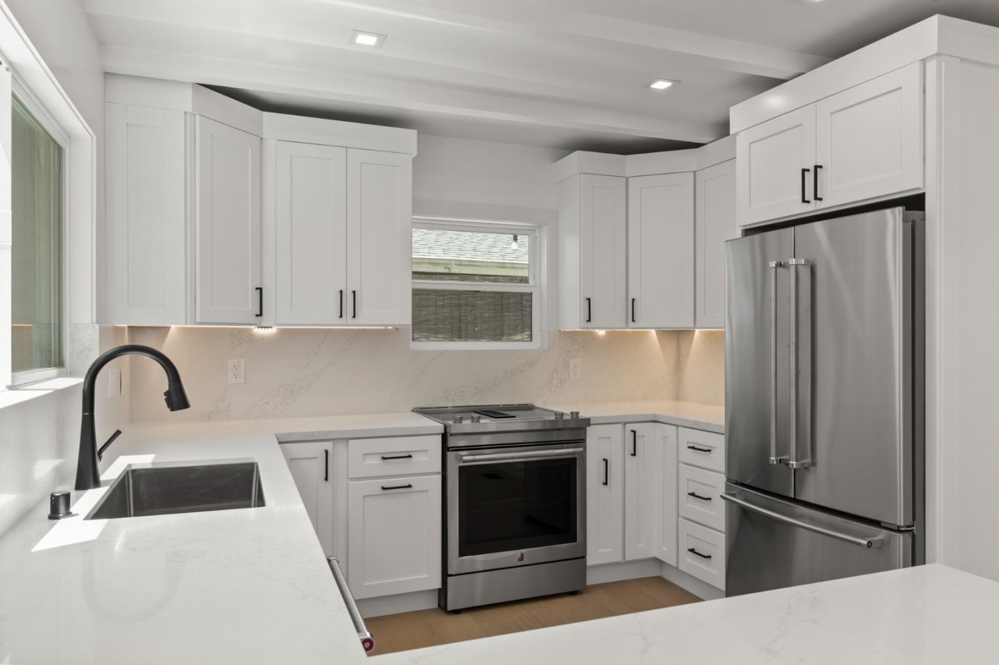 Detail Gallery Image 15 of 27 For 717 Bay Ave, Capitola,  CA 95010 - 3 Beds | 2 Baths
