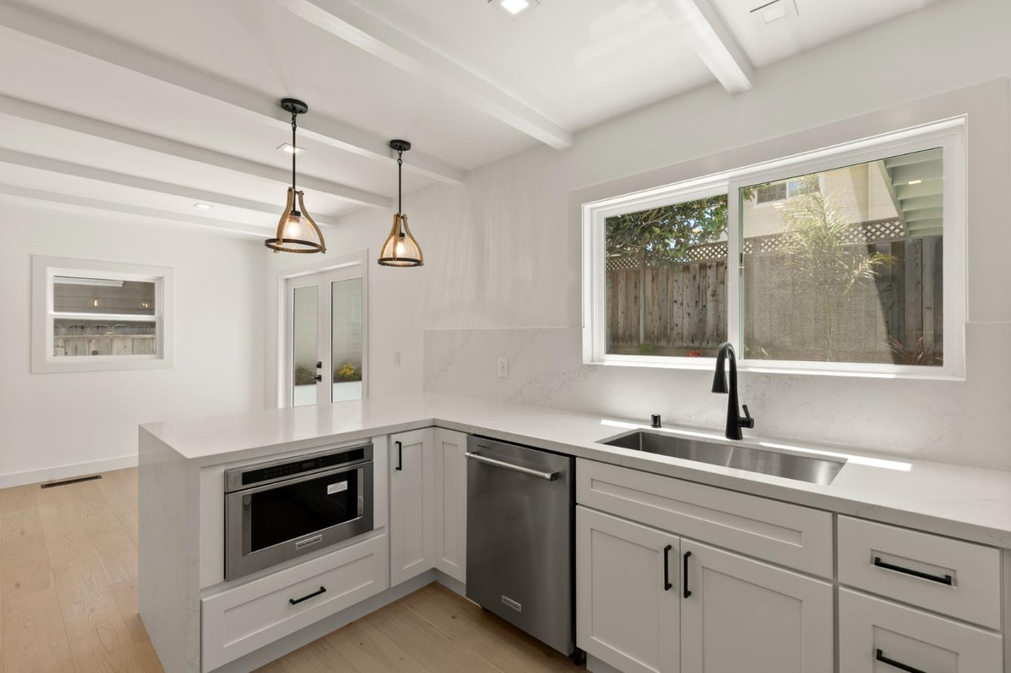 Detail Gallery Image 16 of 27 For 717 Bay Ave, Capitola,  CA 95010 - 3 Beds | 2 Baths