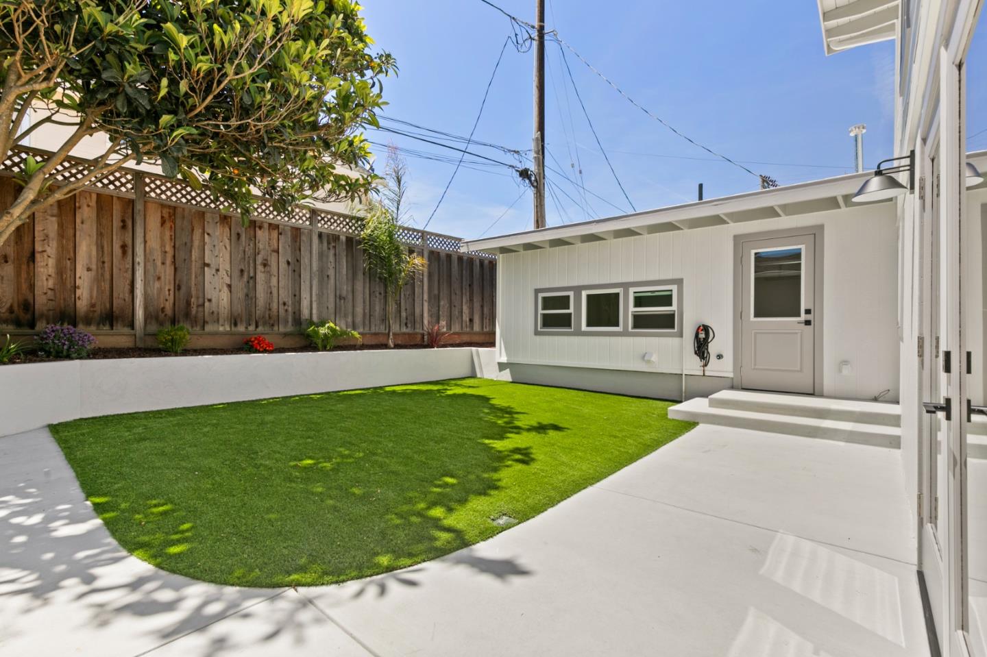 Detail Gallery Image 17 of 27 For 717 Bay Ave, Capitola,  CA 95010 - 3 Beds | 2 Baths