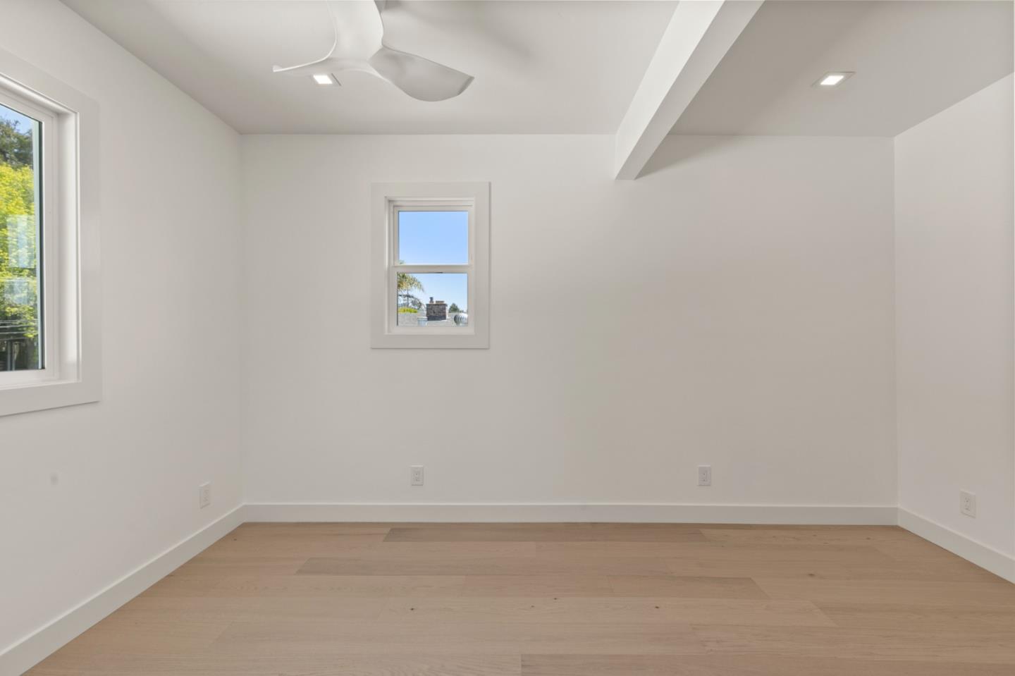 Detail Gallery Image 19 of 27 For 717 Bay Ave, Capitola,  CA 95010 - 3 Beds | 2 Baths