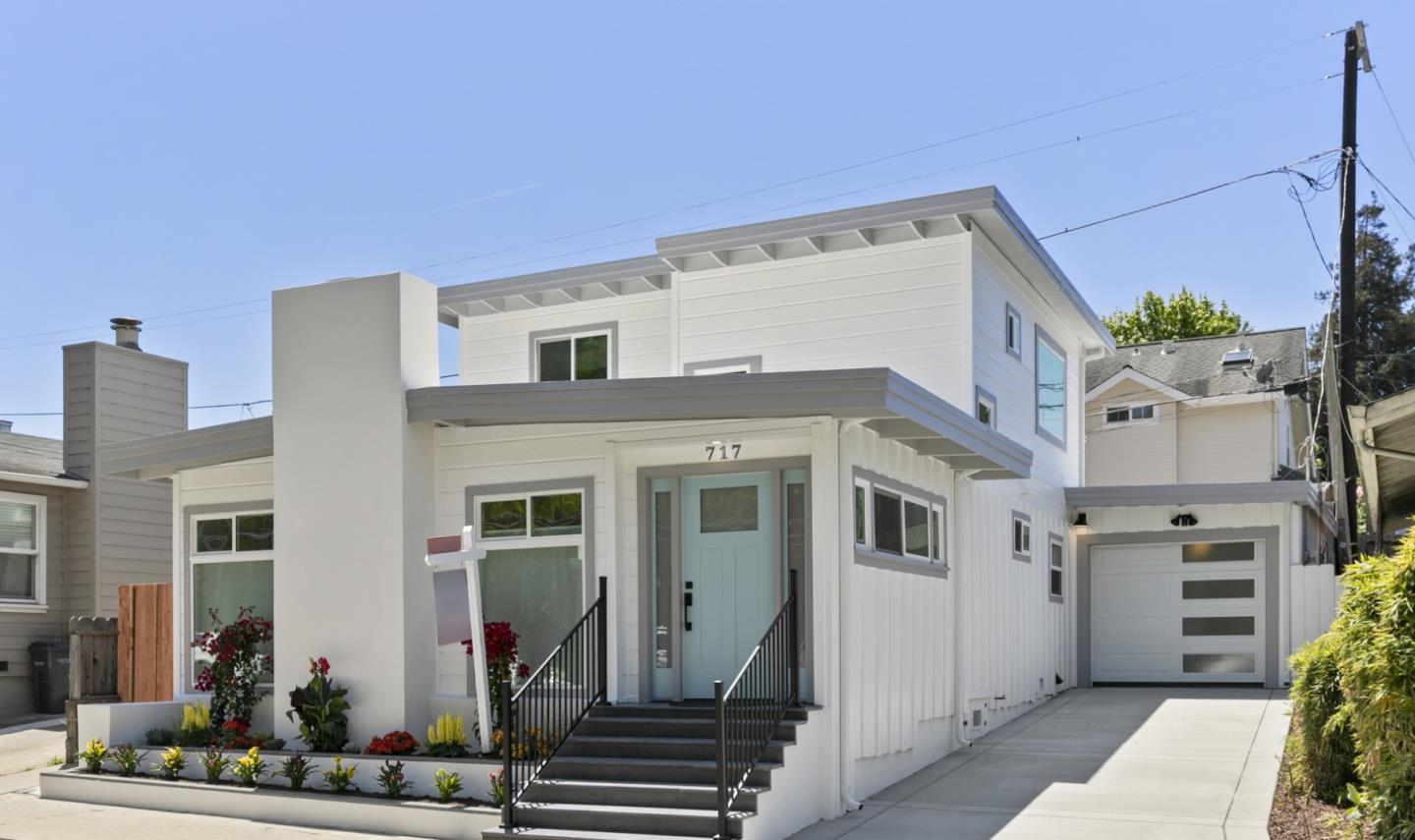 Detail Gallery Image 2 of 27 For 717 Bay Ave, Capitola,  CA 95010 - 3 Beds | 2 Baths
