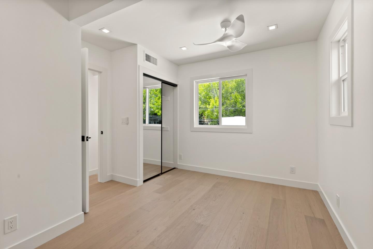Detail Gallery Image 20 of 27 For 717 Bay Ave, Capitola,  CA 95010 - 3 Beds | 2 Baths