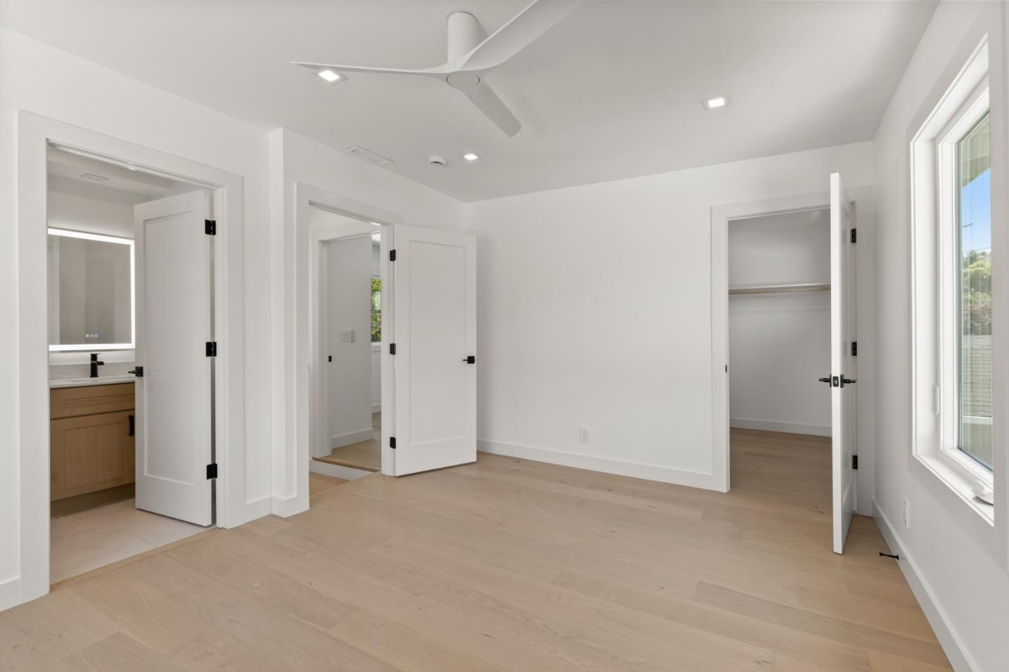 Detail Gallery Image 23 of 27 For 717 Bay Ave, Capitola,  CA 95010 - 3 Beds | 2 Baths