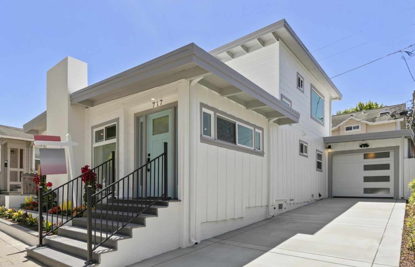 Detail Gallery Image 4 of 27 For 717 Bay Ave, Capitola,  CA 95010 - 3 Beds | 2 Baths