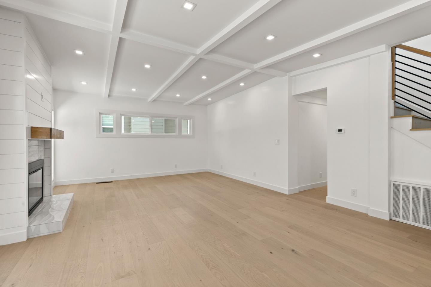 Detail Gallery Image 5 of 27 For 717 Bay Ave, Capitola,  CA 95010 - 3 Beds | 2 Baths