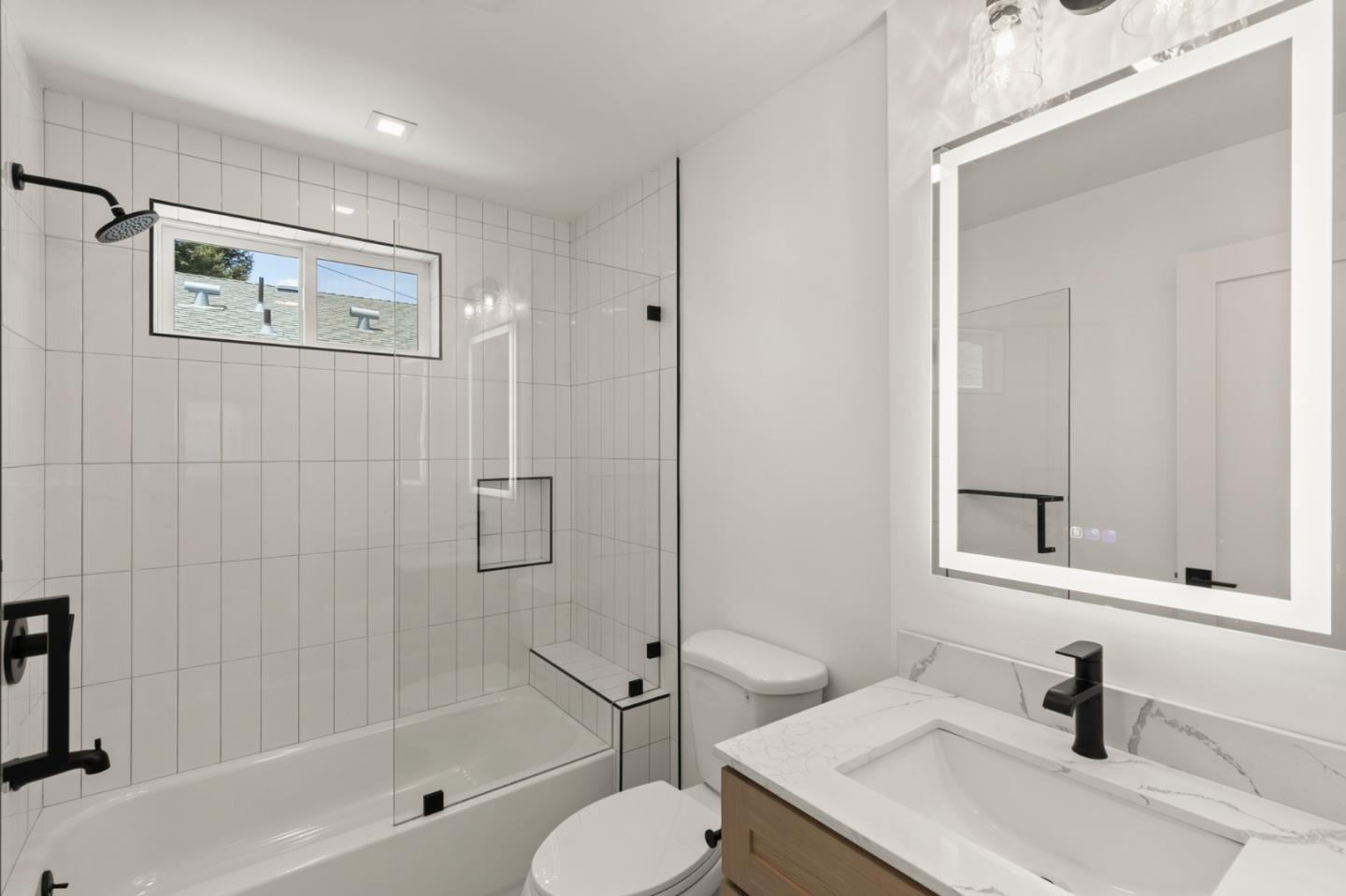 Detail Gallery Image 9 of 27 For 717 Bay Ave, Capitola,  CA 95010 - 3 Beds | 2 Baths