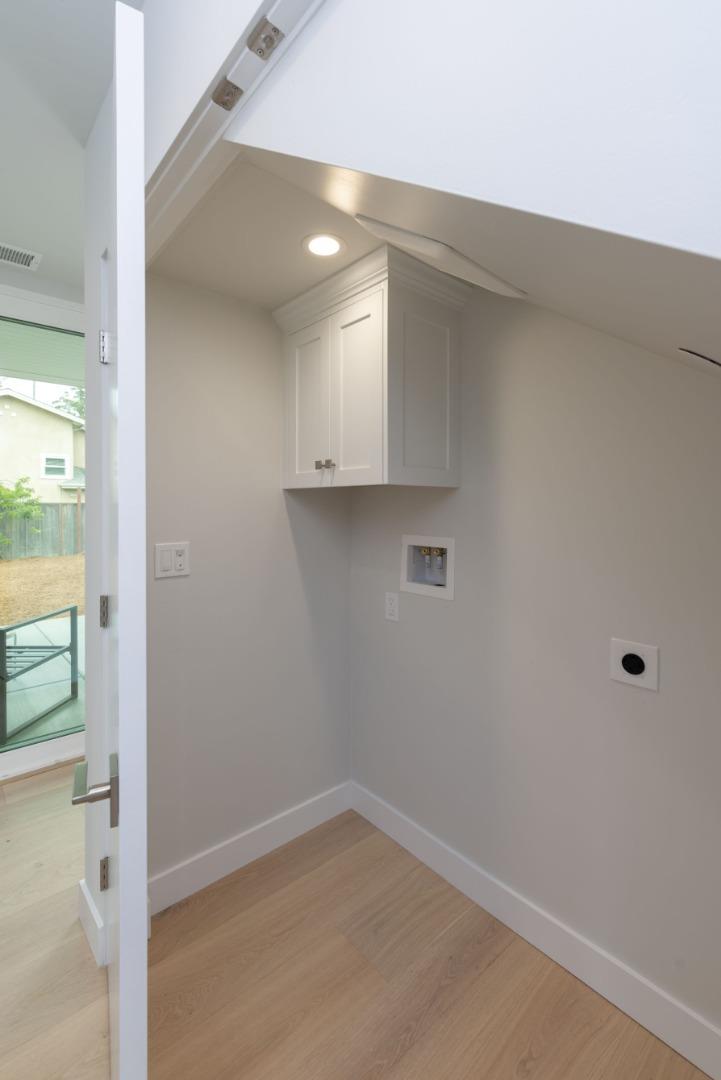 Detail Gallery Image 11 of 62 For 355 30th Ave, Santa Cruz,  CA 95062 - 4 Beds | 3/1 Baths