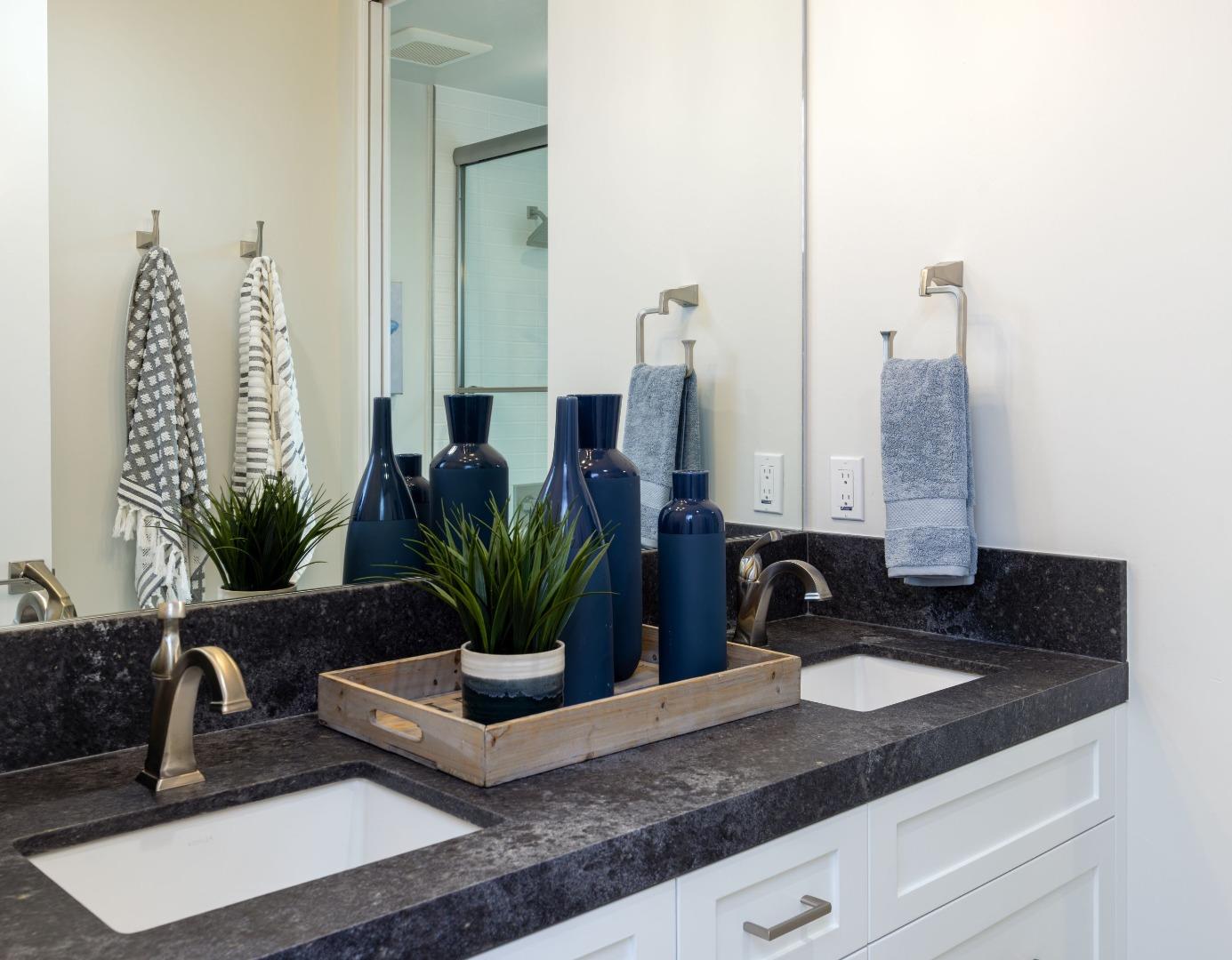 Detail Gallery Image 13 of 62 For 355 30th Ave, Santa Cruz,  CA 95062 - 4 Beds | 3/1 Baths