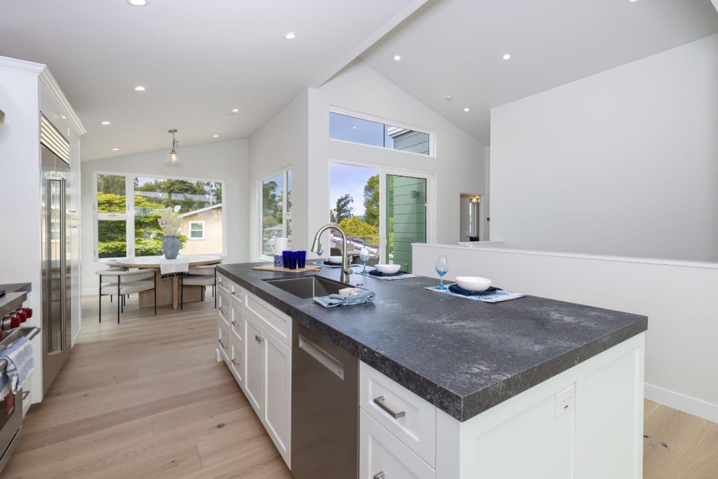 Detail Gallery Image 16 of 62 For 355 30th Ave, Santa Cruz,  CA 95062 - 4 Beds | 3/1 Baths