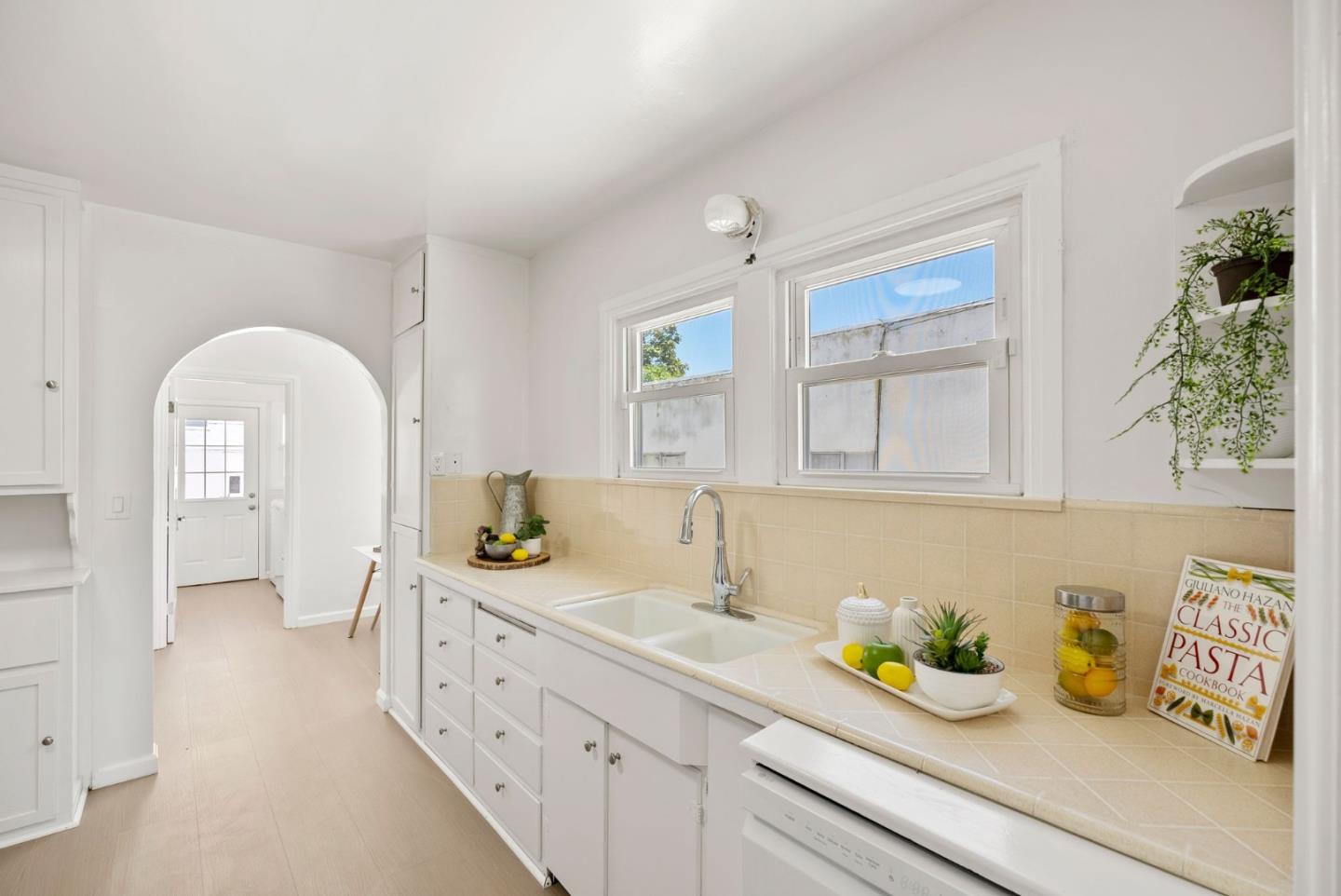 Detail Gallery Image 5 of 10 For 22 Roosevelt St, Watsonville,  CA 95076 - 3 Beds | 1 Baths