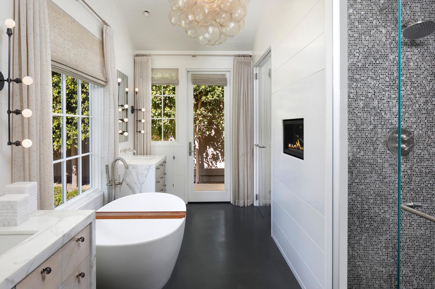Detail Gallery Image 12 of 28 For 1661 University Ave, Palo Alto,  CA 94301 - 4 Beds | 4/2 Baths