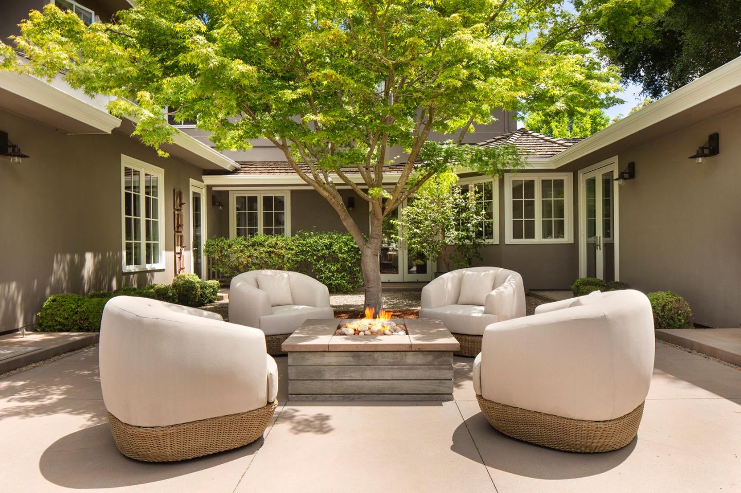 Detail Gallery Image 20 of 28 For 1661 University Ave, Palo Alto,  CA 94301 - 4 Beds | 4/2 Baths