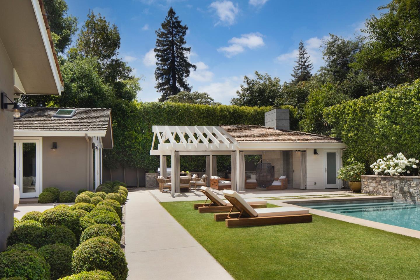 Detail Gallery Image 21 of 28 For 1661 University Ave, Palo Alto,  CA 94301 - 4 Beds | 4/2 Baths