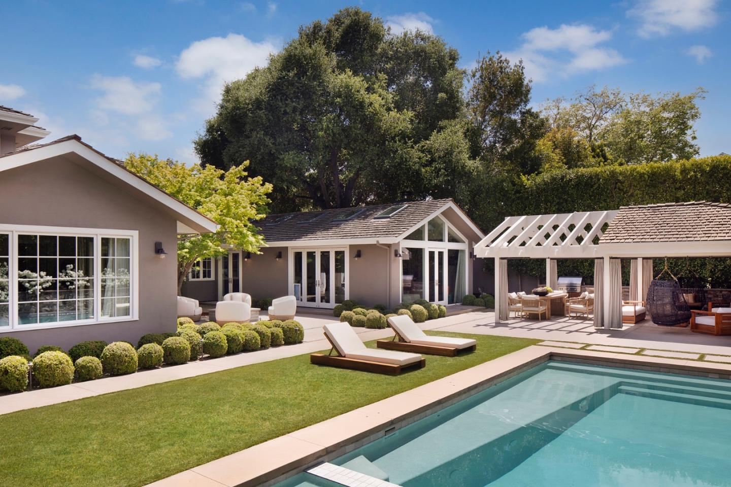 Detail Gallery Image 24 of 28 For 1661 University Ave, Palo Alto,  CA 94301 - 4 Beds | 4/2 Baths