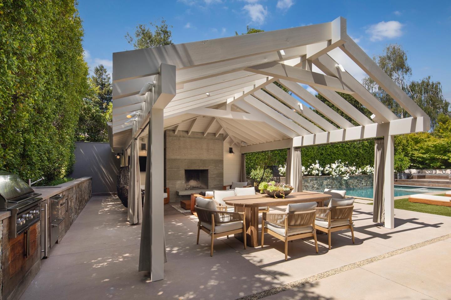 Detail Gallery Image 25 of 28 For 1661 University Ave, Palo Alto,  CA 94301 - 4 Beds | 4/2 Baths