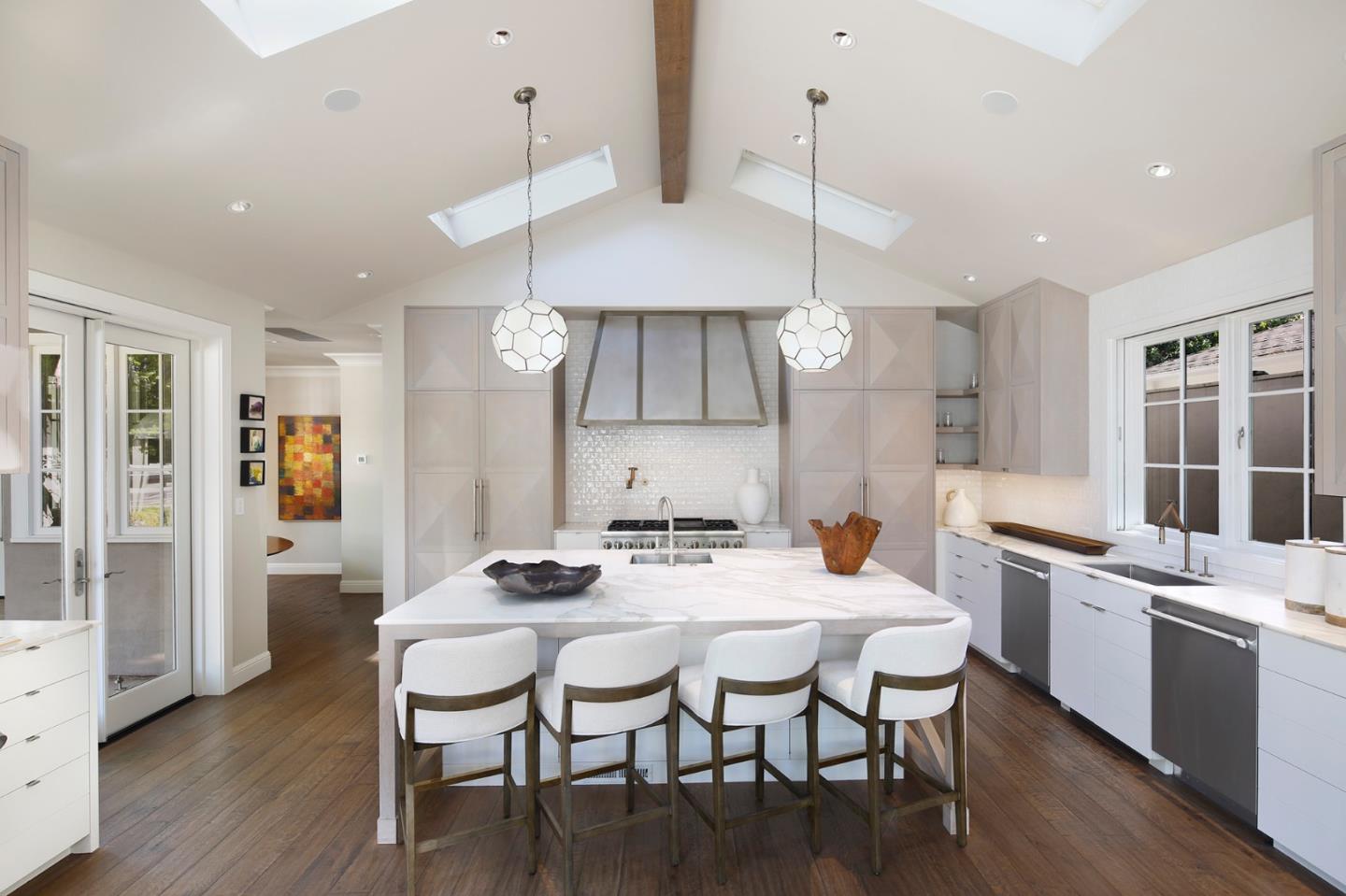 Detail Gallery Image 5 of 28 For 1661 University Ave, Palo Alto,  CA 94301 - 4 Beds | 4/2 Baths