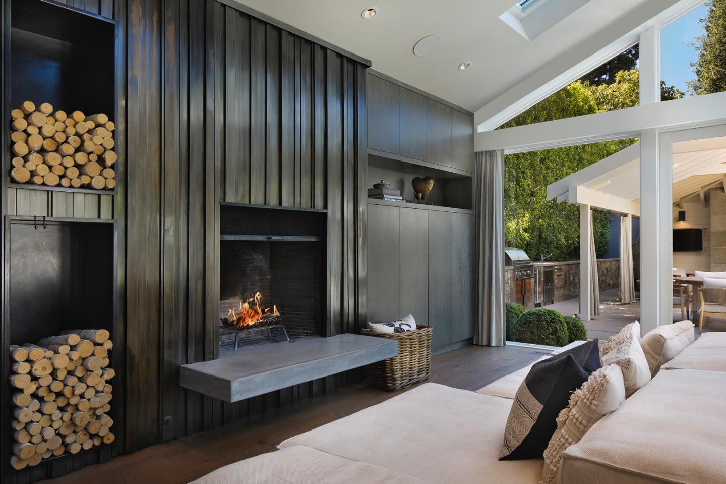 Detail Gallery Image 6 of 28 For 1661 University Ave, Palo Alto,  CA 94301 - 4 Beds | 4/2 Baths