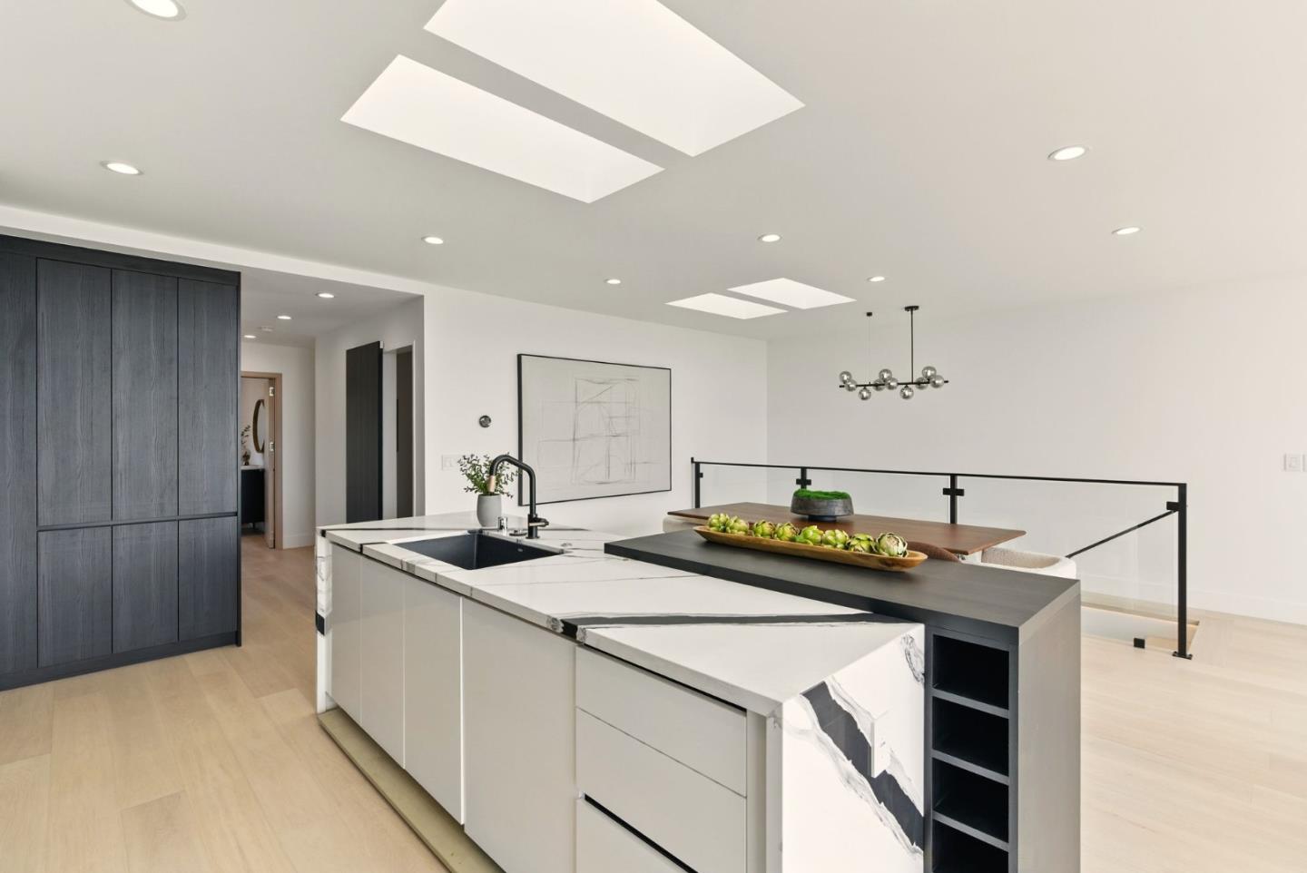 Detail Gallery Image 11 of 67 For 1756 14th Ave, San Francisco,  CA 94122 - 4 Beds | 4/1 Baths