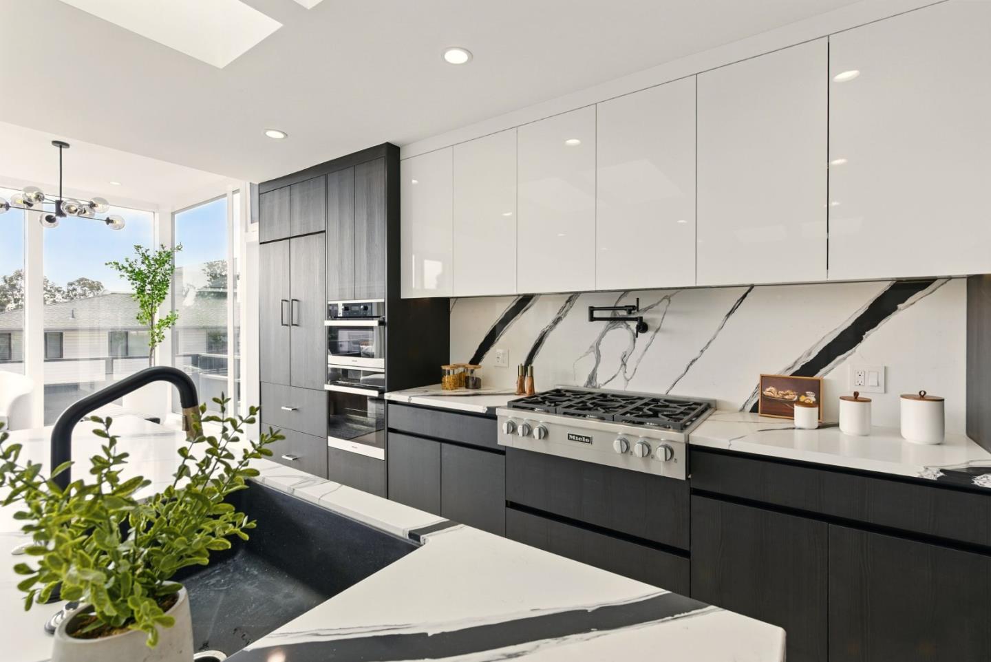 Detail Gallery Image 12 of 67 For 1756 14th Ave, San Francisco,  CA 94122 - 4 Beds | 4/1 Baths