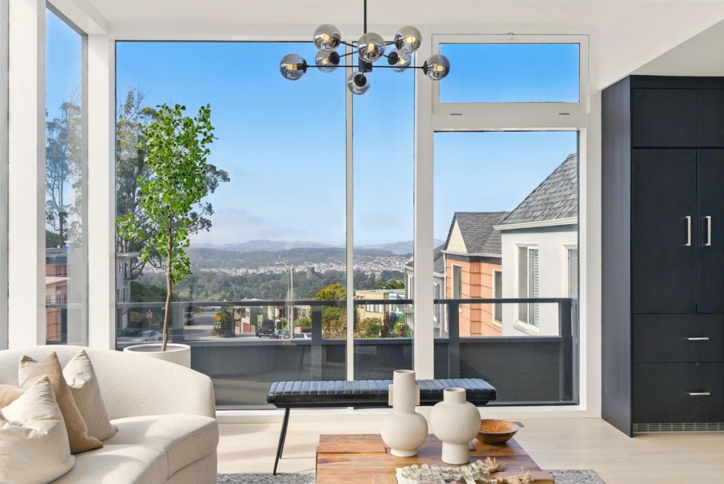 Detail Gallery Image 4 of 67 For 1756 14th Ave, San Francisco,  CA 94122 - 4 Beds | 4/1 Baths
