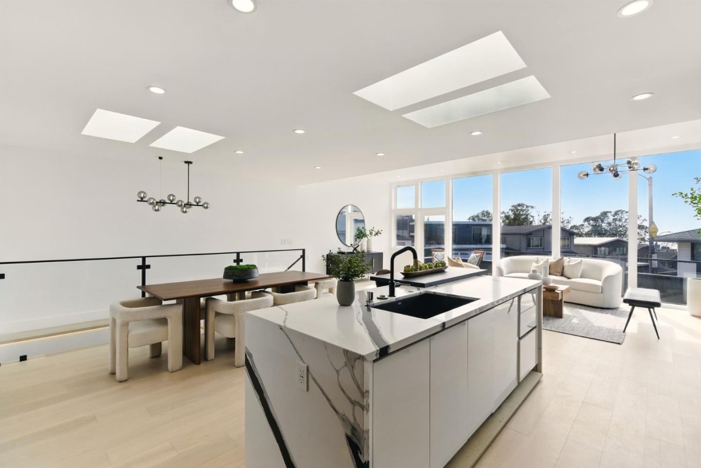 Detail Gallery Image 9 of 67 For 1756 14th Ave, San Francisco,  CA 94122 - 4 Beds | 4/1 Baths