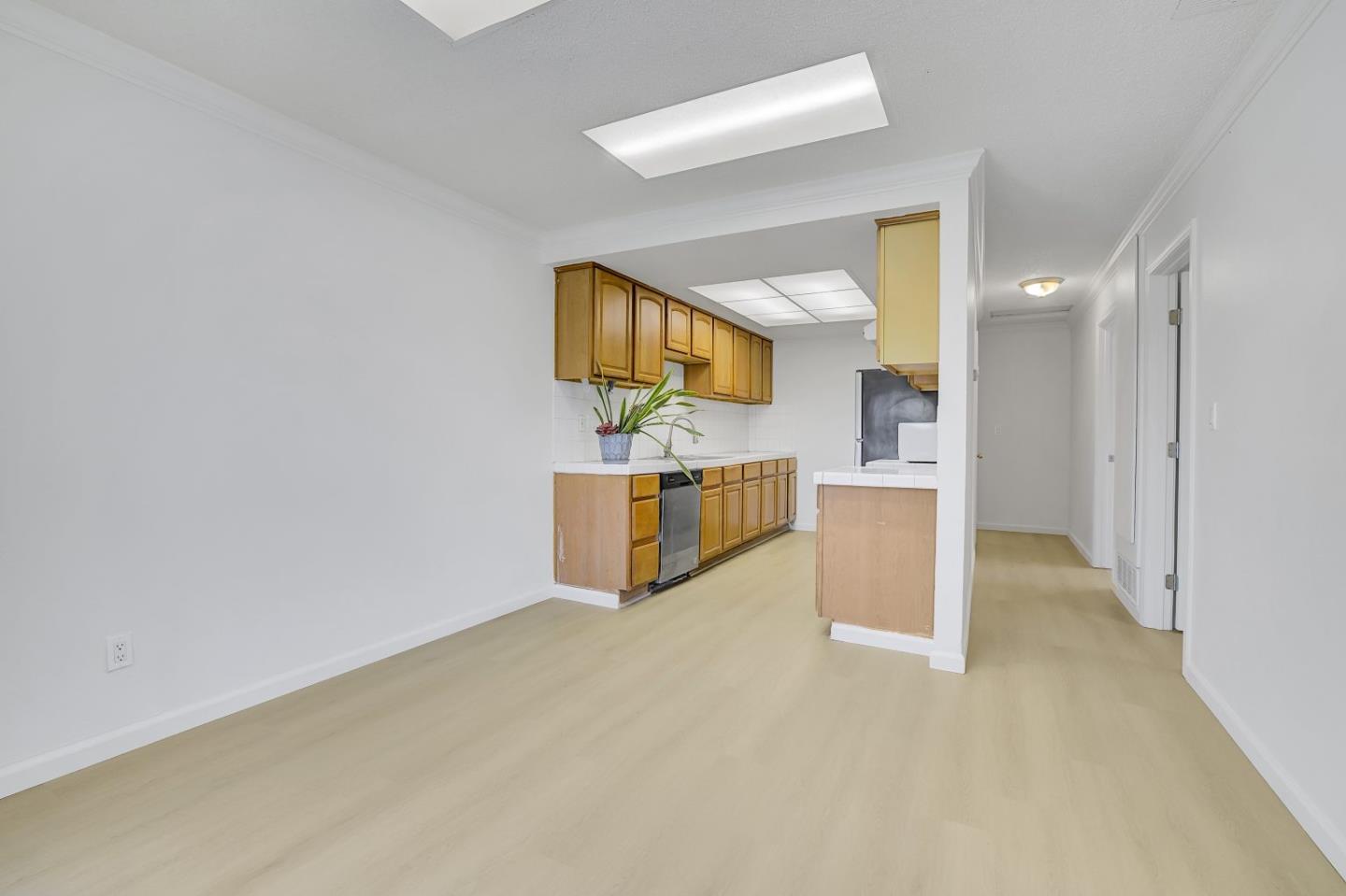 Detail Gallery Image 10 of 29 For 559 Groth Pl, San Jose,  CA 95111 - 3 Beds | 1 Baths