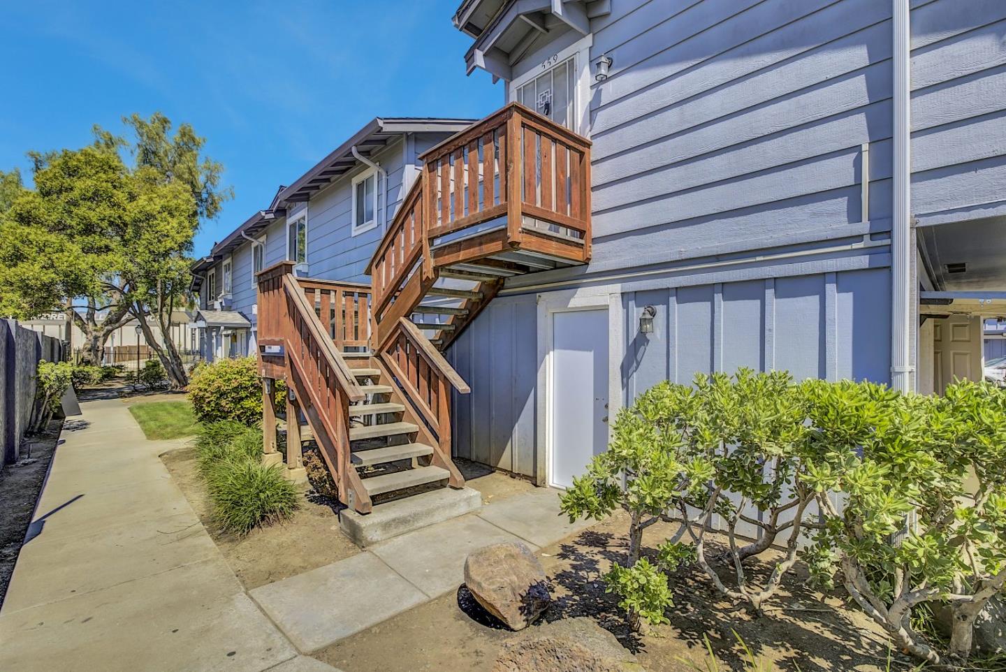 Detail Gallery Image 3 of 29 For 559 Groth Pl, San Jose,  CA 95111 - 3 Beds | 1 Baths