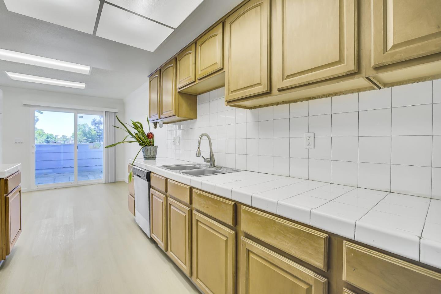 Detail Gallery Image 8 of 29 For 559 Groth Pl, San Jose,  CA 95111 - 3 Beds | 1 Baths