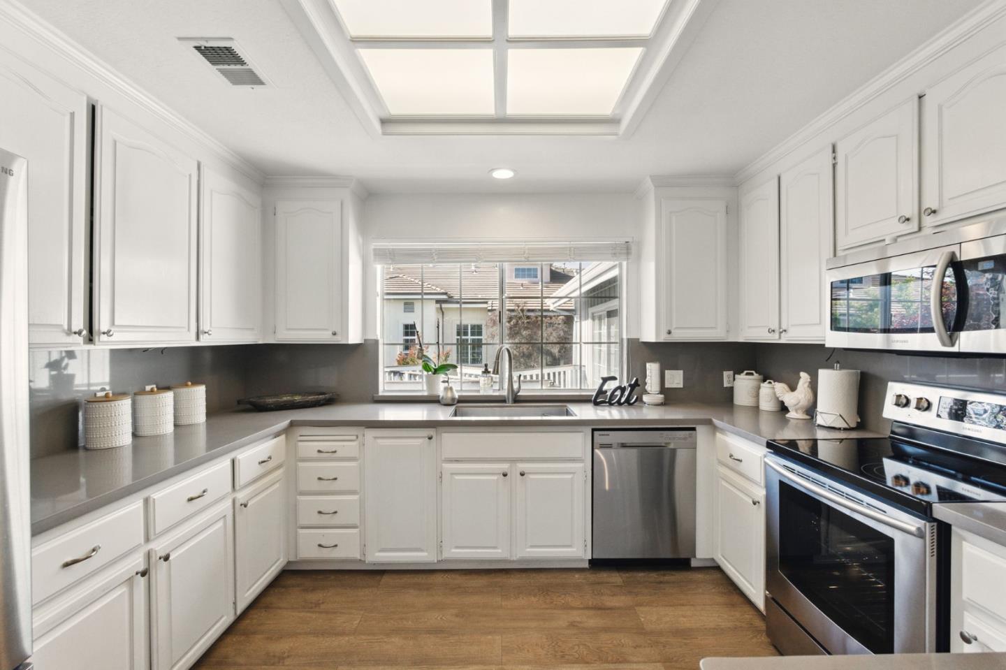 Detail Gallery Image 10 of 60 For 470 Gabilan St #4,  Los Altos,  CA 94022 - 2 Beds | 1/1 Baths