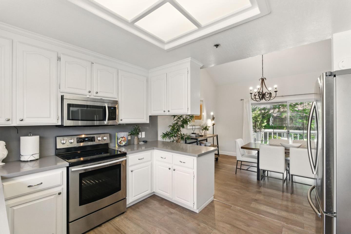 Detail Gallery Image 11 of 60 For 470 Gabilan St #4,  Los Altos,  CA 94022 - 2 Beds | 1/1 Baths