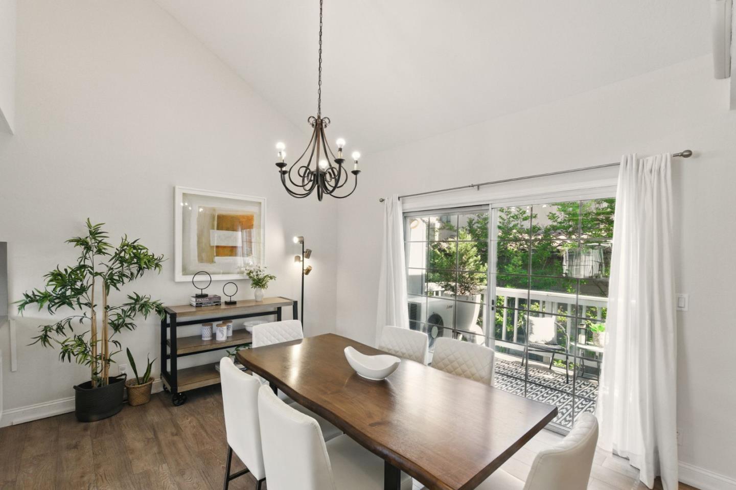 Detail Gallery Image 13 of 60 For 470 Gabilan St #4,  Los Altos,  CA 94022 - 2 Beds | 1/1 Baths