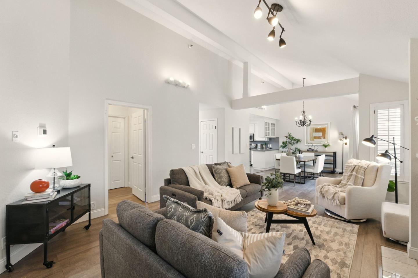 Detail Gallery Image 15 of 60 For 470 Gabilan St #4,  Los Altos,  CA 94022 - 2 Beds | 1/1 Baths