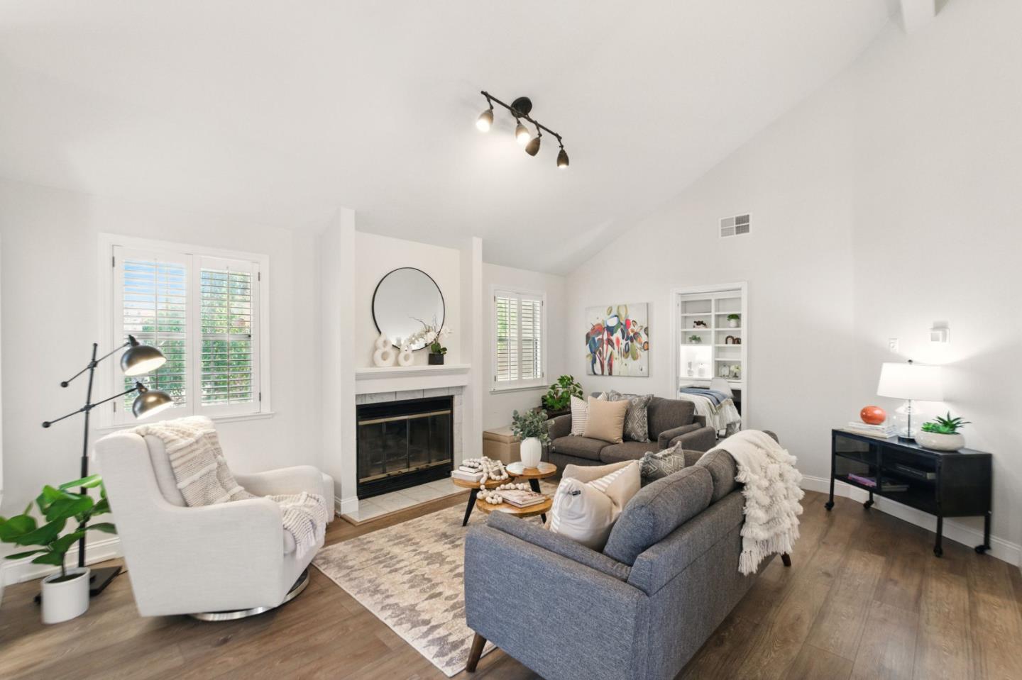 Detail Gallery Image 17 of 60 For 470 Gabilan St #4,  Los Altos,  CA 94022 - 2 Beds | 1/1 Baths