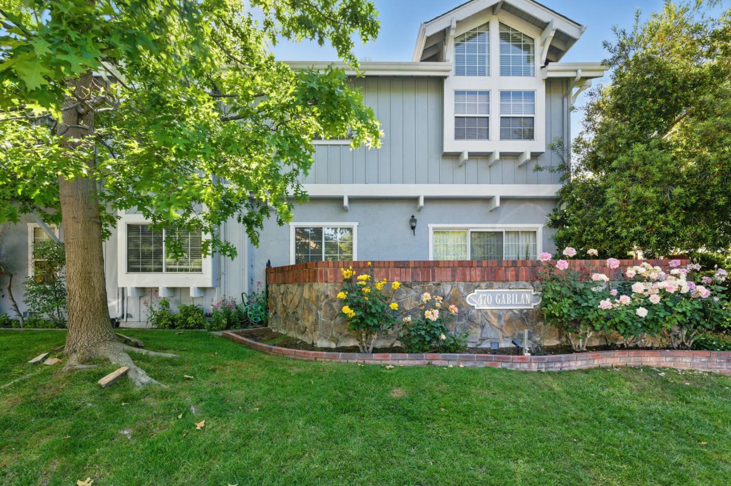 Detail Gallery Image 2 of 60 For 470 Gabilan St #4,  Los Altos,  CA 94022 - 2 Beds | 1/1 Baths