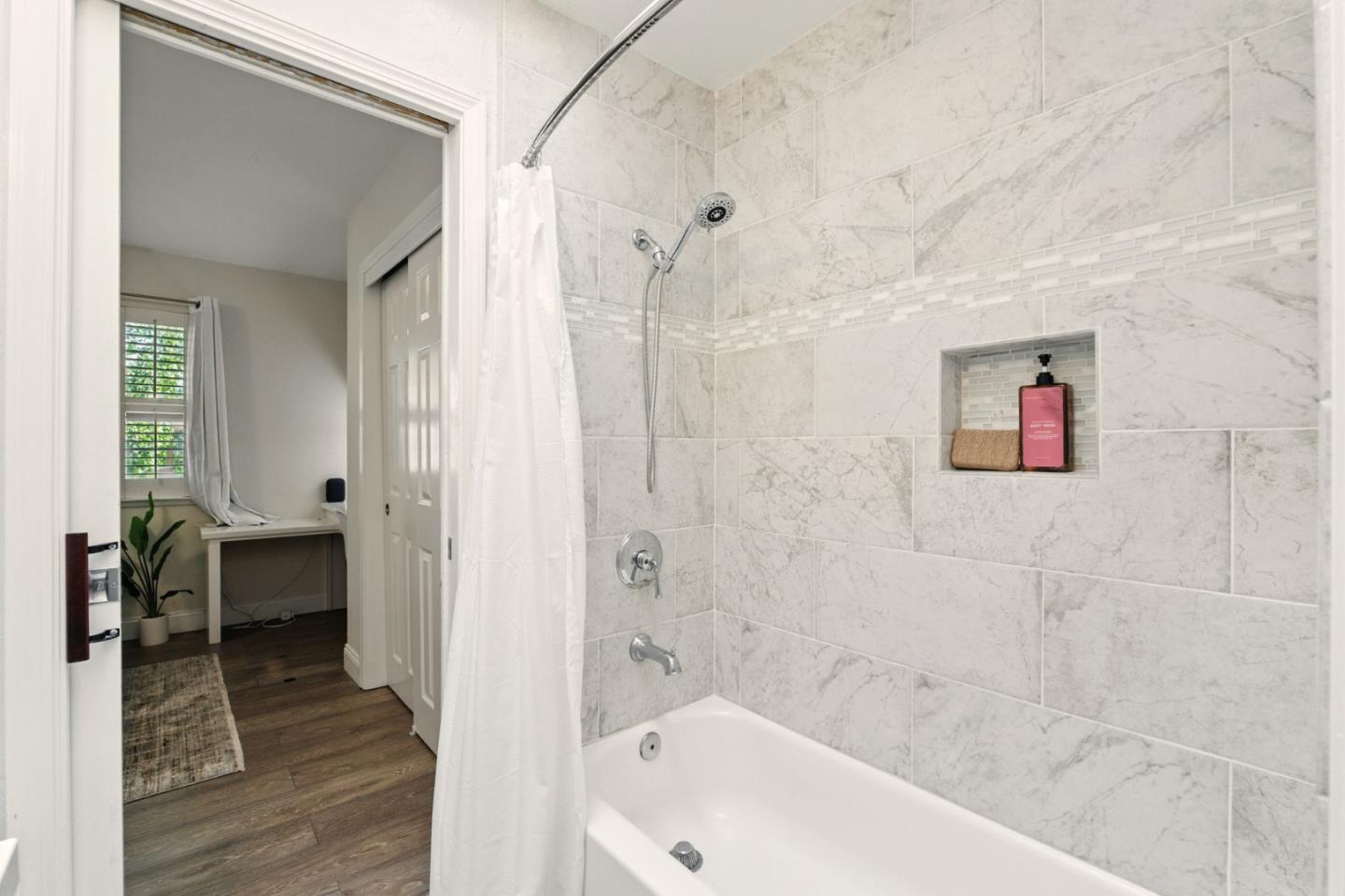 Detail Gallery Image 24 of 60 For 470 Gabilan St #4,  Los Altos,  CA 94022 - 2 Beds | 1/1 Baths