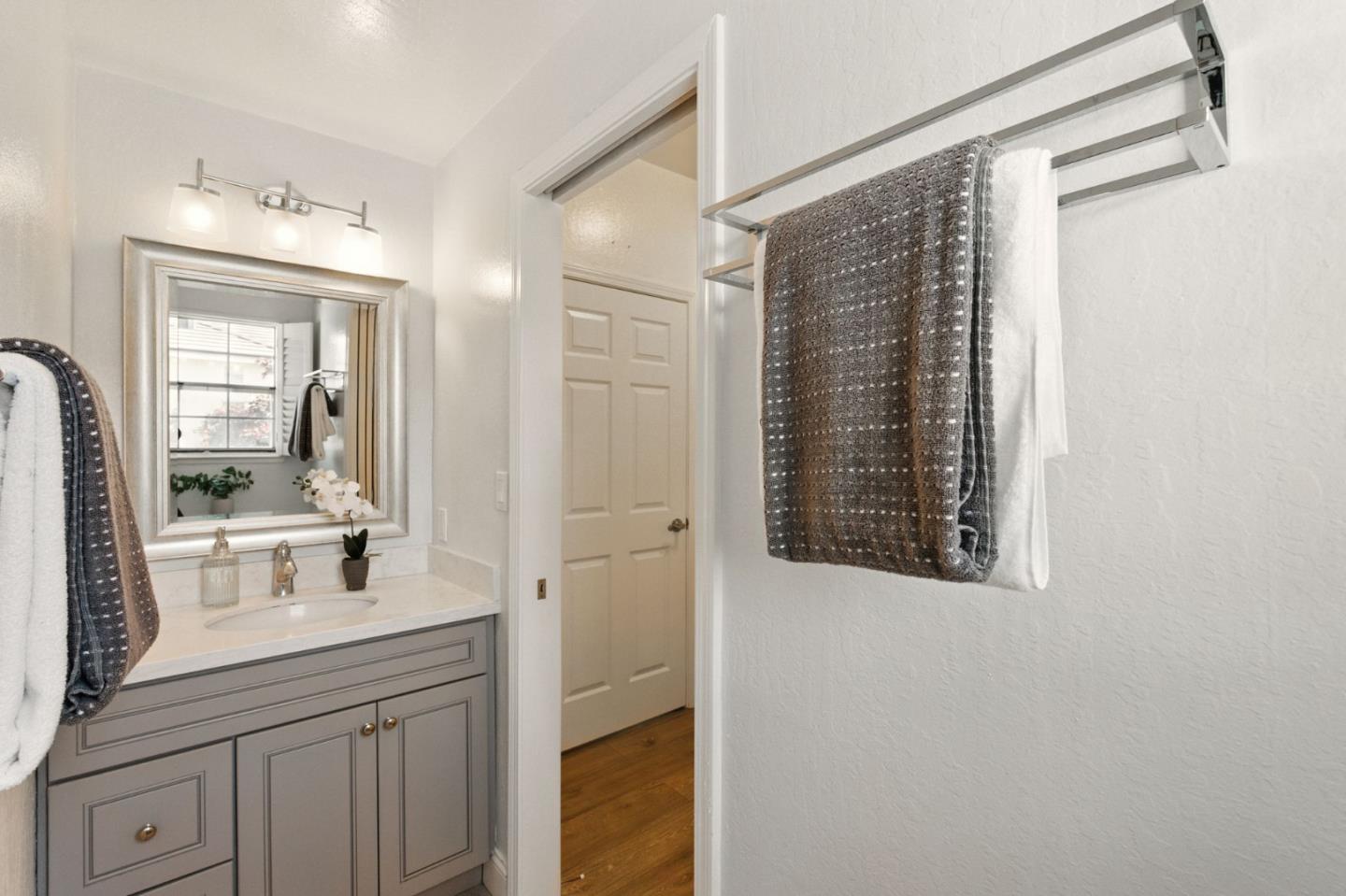 Detail Gallery Image 38 of 60 For 470 Gabilan St #4,  Los Altos,  CA 94022 - 2 Beds | 1/1 Baths