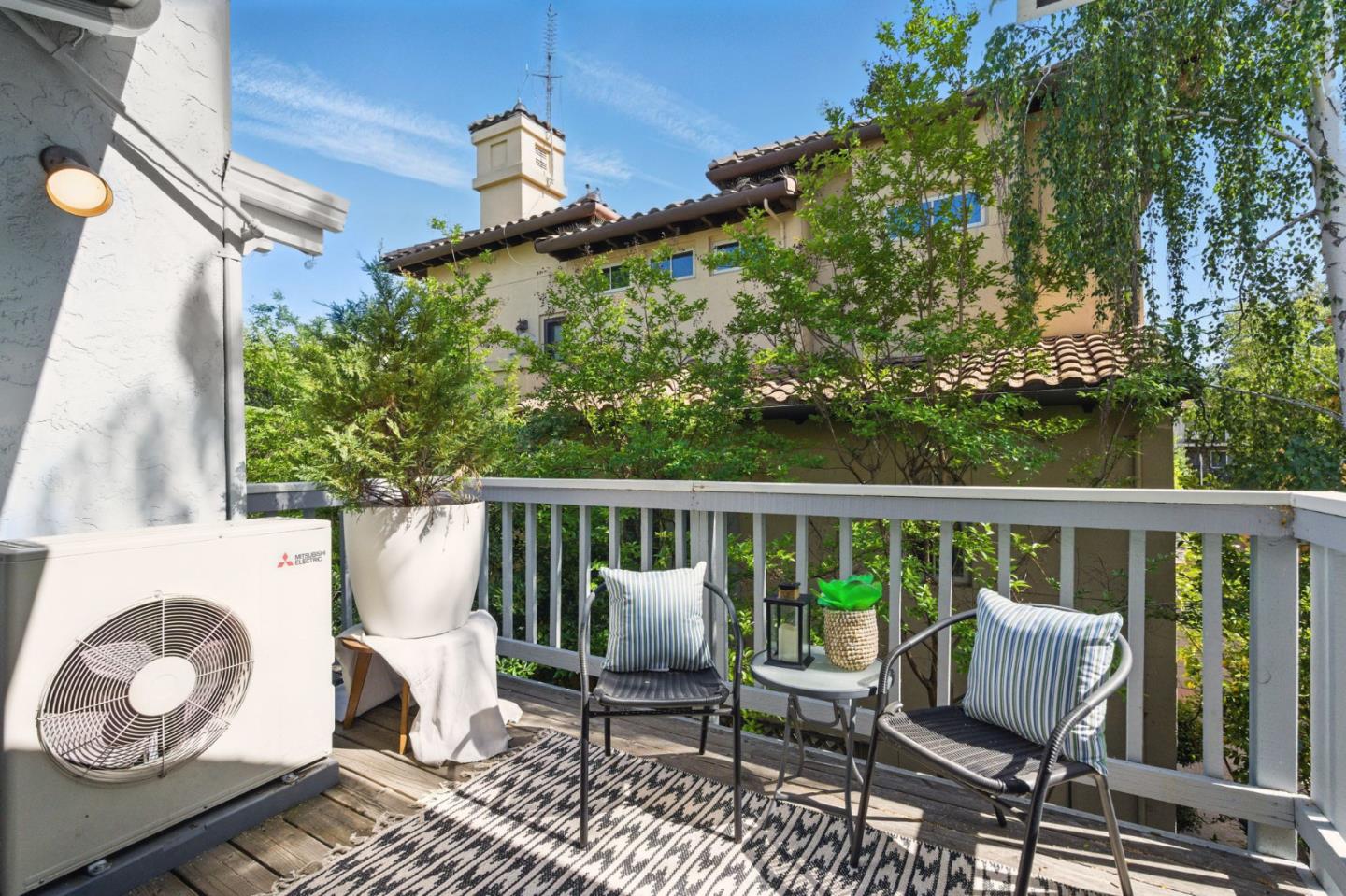 Detail Gallery Image 40 of 60 For 470 Gabilan St #4,  Los Altos,  CA 94022 - 2 Beds | 1/1 Baths