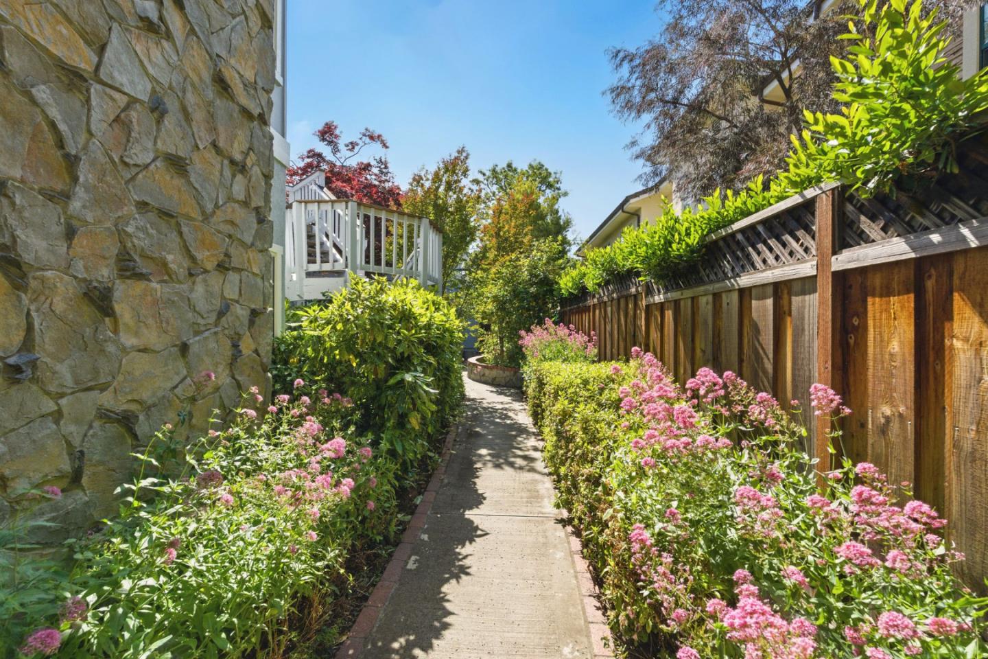 Detail Gallery Image 48 of 60 For 470 Gabilan St #4,  Los Altos,  CA 94022 - 2 Beds | 1/1 Baths