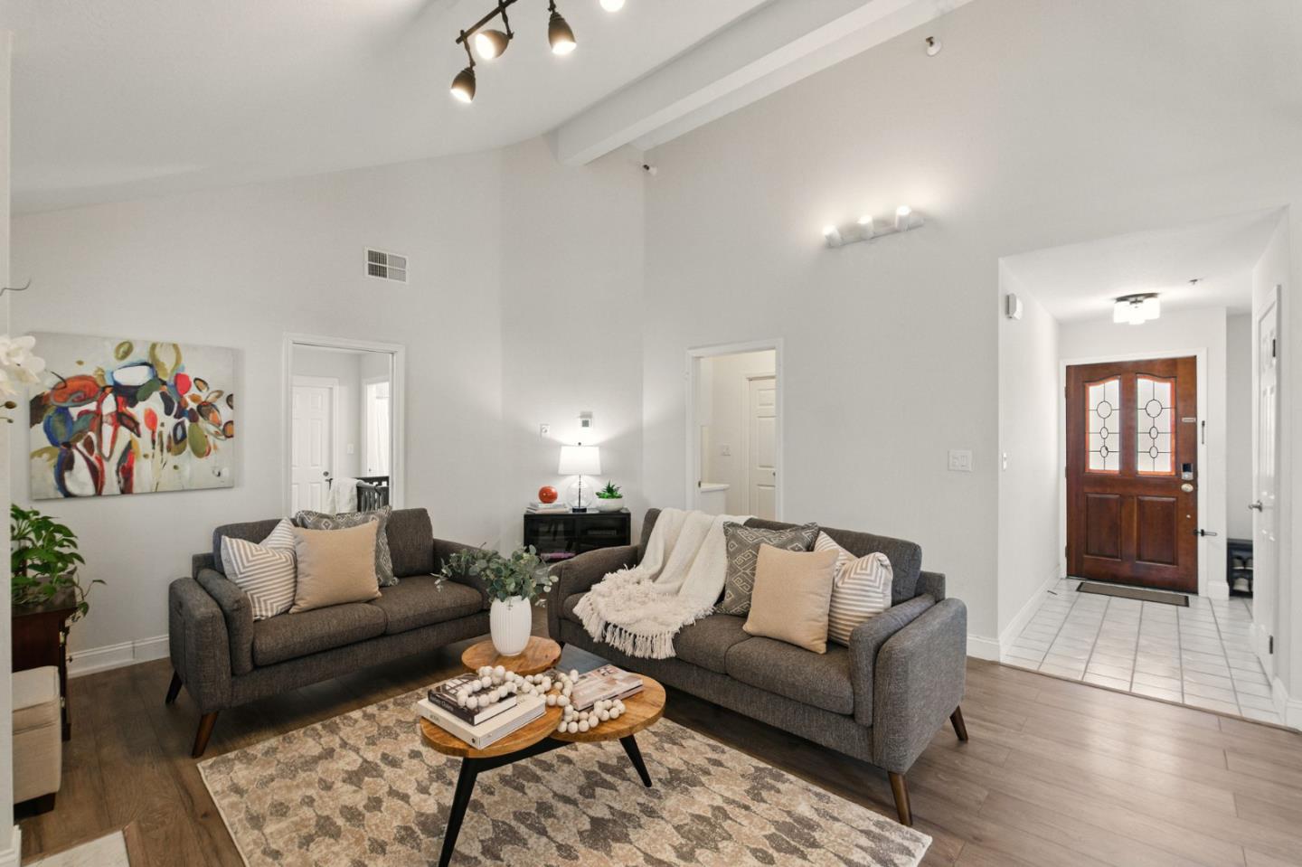 Detail Gallery Image 5 of 60 For 470 Gabilan St #4,  Los Altos,  CA 94022 - 2 Beds | 1/1 Baths