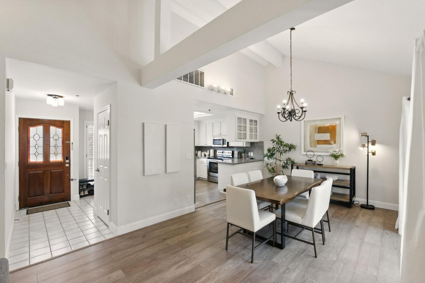 Detail Gallery Image 6 of 60 For 470 Gabilan St #4,  Los Altos,  CA 94022 - 2 Beds | 1/1 Baths