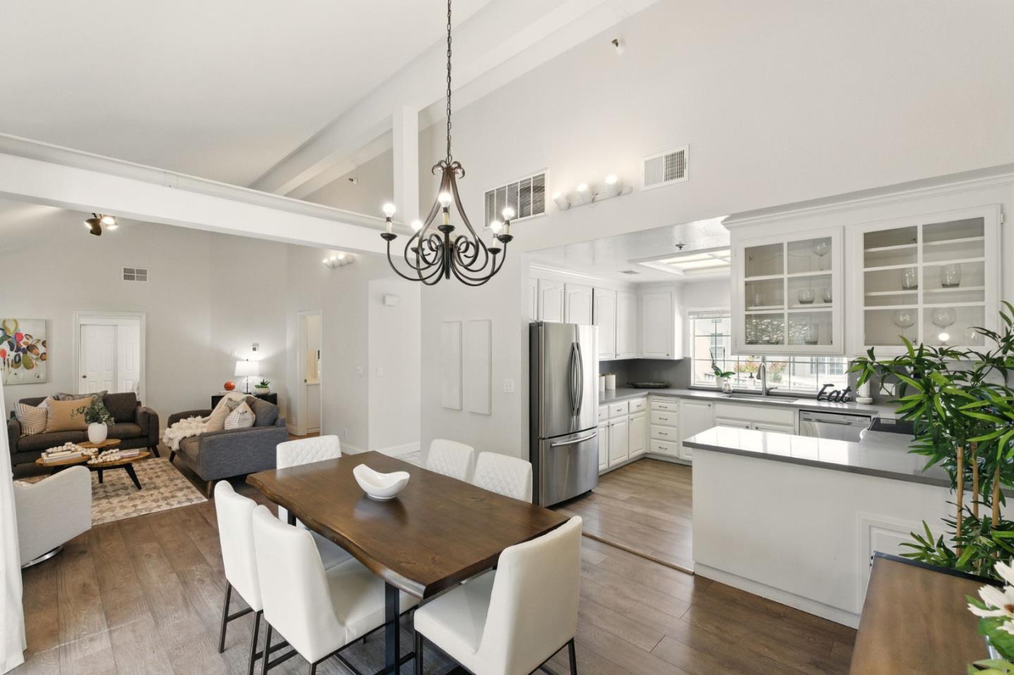 Detail Gallery Image 7 of 60 For 470 Gabilan St #4,  Los Altos,  CA 94022 - 2 Beds | 1/1 Baths