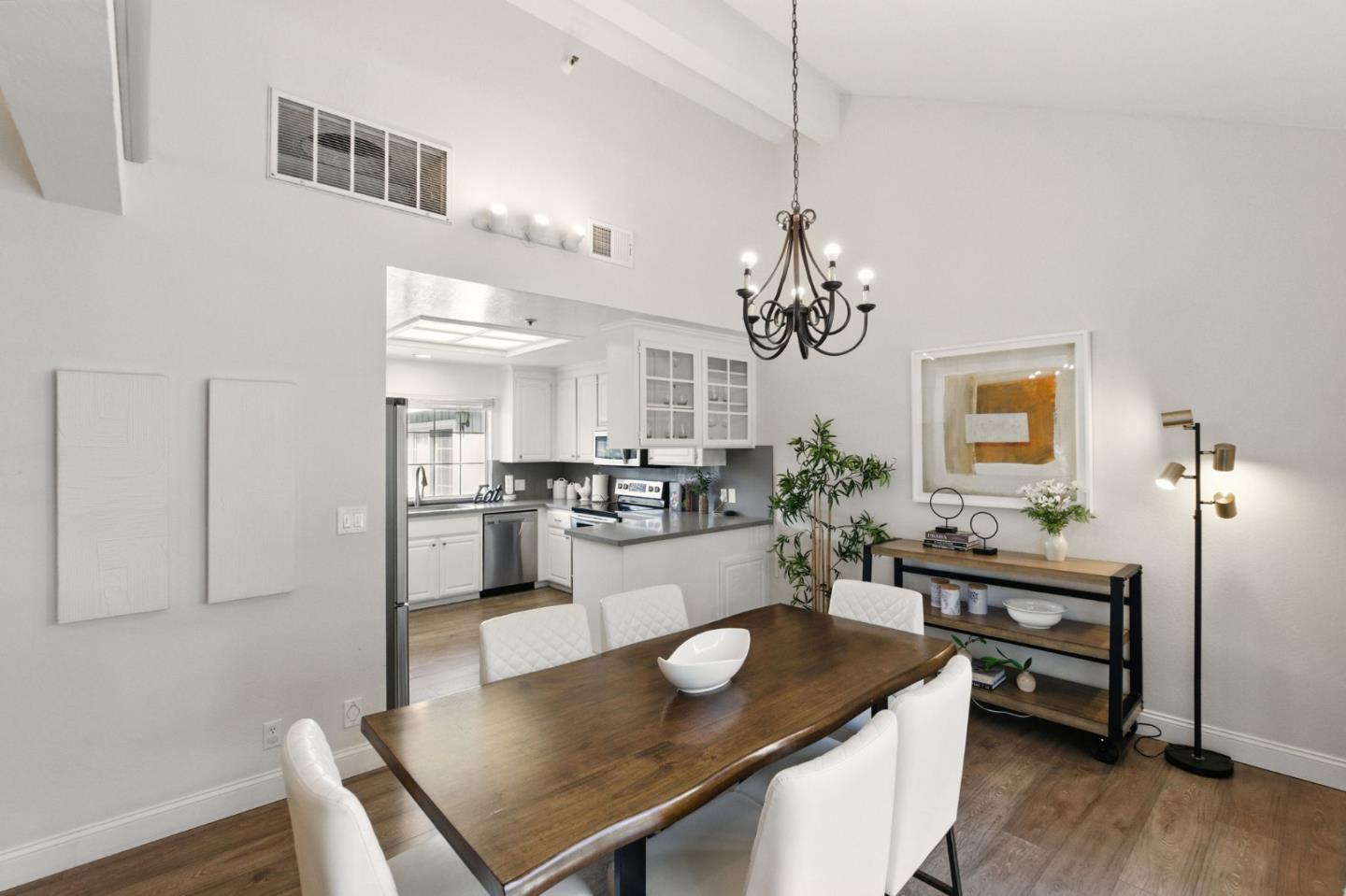 Detail Gallery Image 8 of 60 For 470 Gabilan St #4,  Los Altos,  CA 94022 - 2 Beds | 1/1 Baths